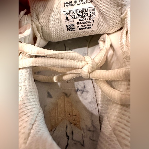 Reebok JJ IV Training Shoe “His & Her” in Chalk and Champagne- size 6 - Picture 7 of 7